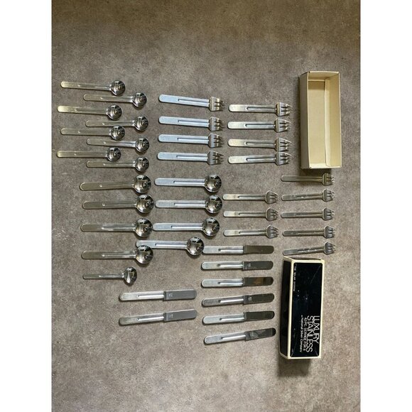 National Silver Co Solar System AA Plus Silverware - 8 Complete Place Settings - Picture 9 of 9